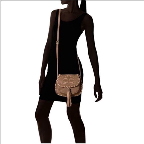 Steve Madden Handbags - Steve Madden Kalli camel crossbody saddle bag